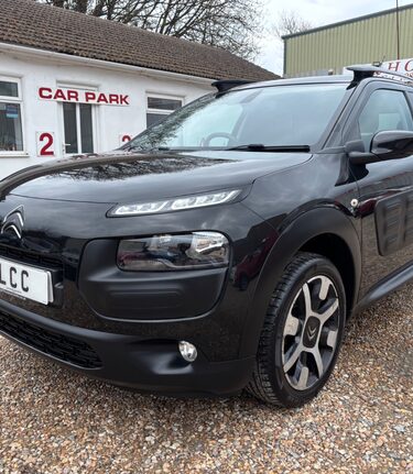 Citroen C4 Cactus BLUEHDI FLAIR..ONLY 45000 MILES.. 9 SERVICES..SAT NAV..DAB RADIO..AIR CON.. 3