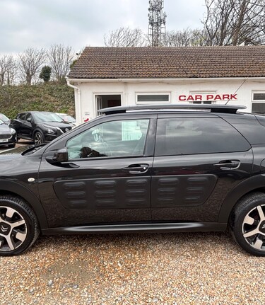 Citroen C4 Cactus BLUEHDI FLAIR..ONLY 45000 MILES.. 9 SERVICES 3