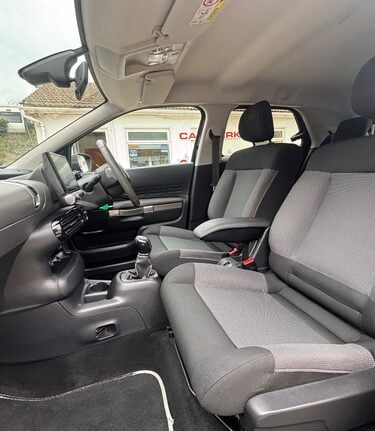 Citroen C4 Cactus BLUEHDI FLAIR..ONLY 45000 MILES.. 9 SERVICES..SAT NAV..DAB RADIO..AIR CON.. 3
