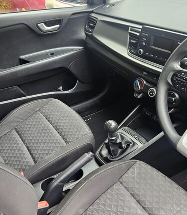 Kia Rio 1.. ONLY 1 OWNER FROM NEW.. 7 MAIN DEALER SERVICES 3