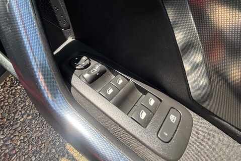 Peugeot 2008 PURETECH S/S ALLURE..AUTOMATIC.. 5 SERVICES.. 1 PREVIOUS KEEPER 21
