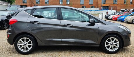Ford Fiesta 1.0T ZETEC 5 DOOR.. 5 SERVICES.1 PREVIOUS OWNER.SAT NAV..CLIMATE CONTROL.. 1