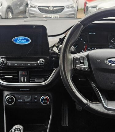 Ford Fiesta 1.0T ZETEC 5 DOOR.. 5 SERVICES.1 PREVIOUS OWNER.SAT NAV..CLIMATE CONTROL.. 3