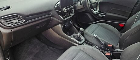 Ford Fiesta 1.0T ZETEC 5 DOOR.. 5 SERVICES.1 PREVIOUS OWNER.SAT NAV..CLIMATE CONTROL.. 1