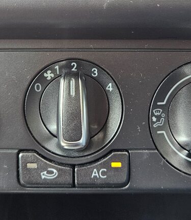 Volkswagen Polo 1.4 MATCH.. LOOK! ONLY 50000 MILES! 6 VW SERVICES..AIR CON..ALLOYS.. 3