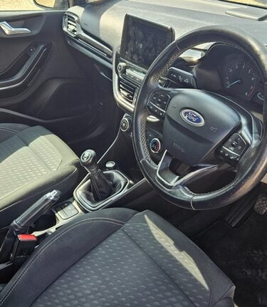 Ford Fiesta ZETEC.. ONLY 1 OWNER FROM NEW.. 4 SERVICES.. APPLE CAR PLAY.. SAT NAV.. A/C 3