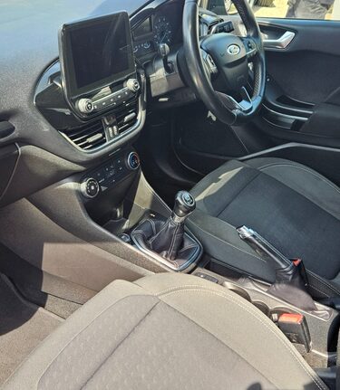 Ford Fiesta ZETEC.. ONLY 1 OWNER FROM NEW.. 4 SERVICES.. APPLE CAR PLAY.. SAT NAV.. A/C 3