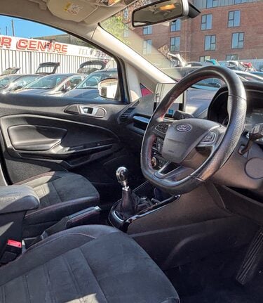 Ford Ecosport ST-LINE.. 5 SERVICES.. SAT NAV.. HALF LEATHER.. BLUETOOTH.. FORD SYNC..USB. 3