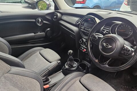 Mini Hatch COOPER.. SERVICE HISTORY.. £20 ROAD TAX 17
