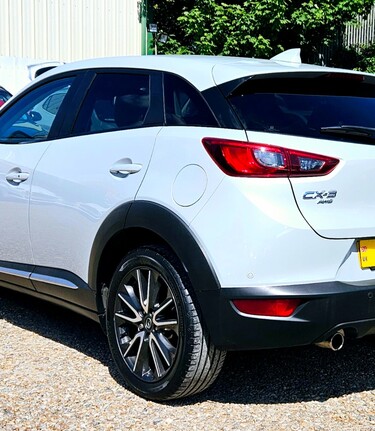 Mazda CX-3 SPORT.. 1 PREVIOUS OWNER.. 8 MAIN DEALER SERVICES..  3