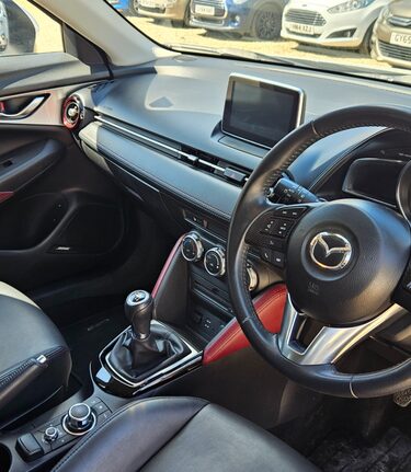 Mazda CX-3 SPORT.. 1 PREVIOUS OWNER.. 8 MAIN DEALER SERVICES..  3