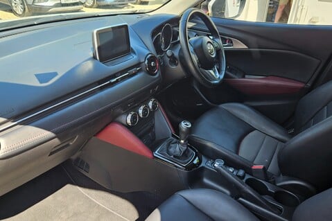 Mazda CX-3 SPORT.. 1 PREVIOUS OWNER.. 8 MAIN DEALER SERVICES..  17