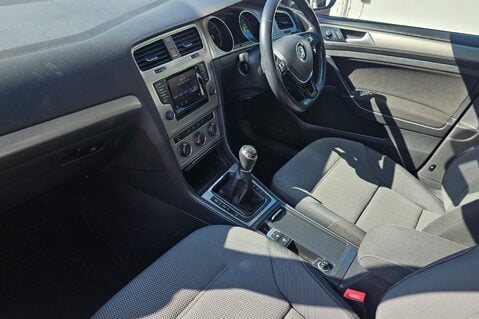 Volkswagen Golf SE TDI BLUEMOTION TECHNOLOGY..11SERVICES..£20 ROAD TAX.. 1 PREVIOUS OWNER.. 5