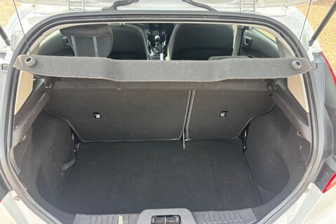 Ford Fiesta ZETEC.. SERVICE HISTORY.. 1 PREVIOUS OWNER.. £35 ROAD TAX 6
