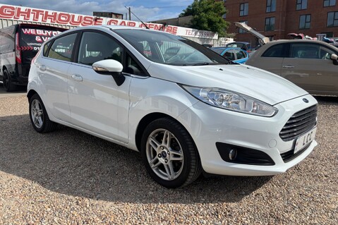 Ford Fiesta ZETEC.. SERVICE HISTORY.. 1 PREVIOUS OWNER.. £35 ROAD TAX 1