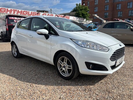 Ford Fiesta ZETEC.. SERVICE HISTORY.. 1 PREVIOUS OWNER.. £35 ROAD TAX
