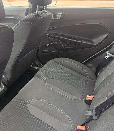 Ford Fiesta ZETEC.. SERVICE HISTORY.. 1 PREVIOUS OWNER.. £35 ROAD TAX 3