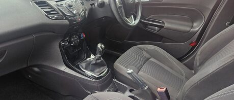 Ford Fiesta ZETEC.. SERVICE HISTORY.. 1 PREVIOUS OWNER.. £35 ROAD TAX 1
