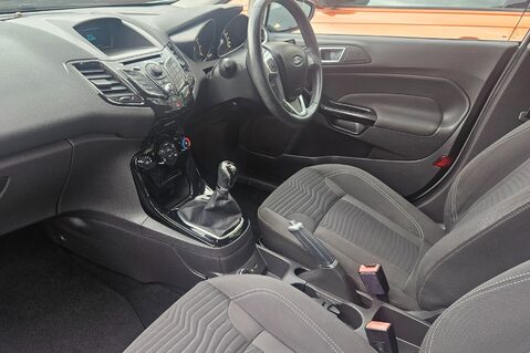 Ford Fiesta ZETEC.. SERVICE HISTORY.. 1 PREVIOUS OWNER.. £35 ROAD TAX 5