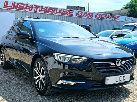 Vauxhall Insignia SRI.. 6 MAIN DEALER SERVICES.. 1 PREVIOUS OWNER