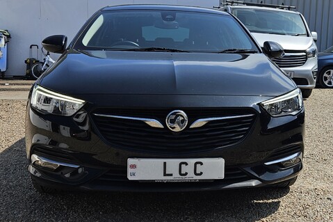 Vauxhall Insignia SRI.. 6 MAIN DEALER SERVICES.. 1 PREVIOUS OWNER 2