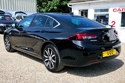 Vauxhall Insignia SRI.. 6 MAIN DEALER SERVICES.. 1 PREVIOUS OWNER 8
