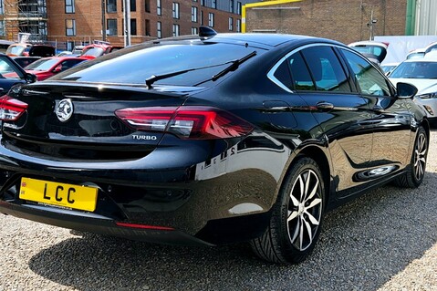 Vauxhall Insignia SRI.. 6 MAIN DEALER SERVICES.. 1 PREVIOUS OWNER 9