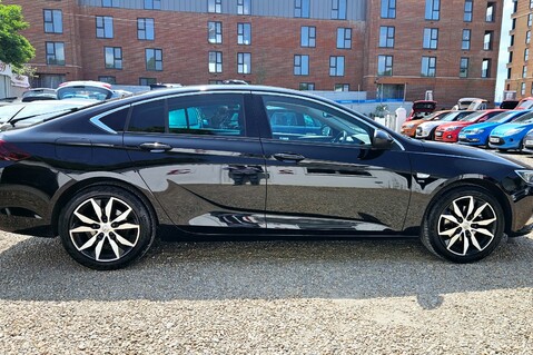 Vauxhall Insignia SRI.. 6 MAIN DEALER SERVICES.. 1 PREVIOUS OWNER 10