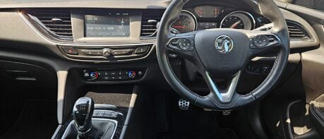 Vauxhall Insignia SRI.. 6 MAIN DEALER SERVICES.. 1 PREVIOUS OWNER 1