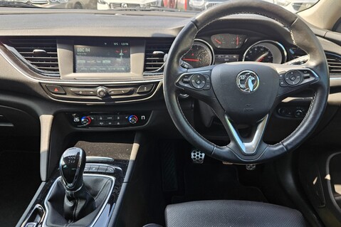 Vauxhall Insignia SRI.. 6 MAIN DEALER SERVICES.. 1 PREVIOUS OWNER 12