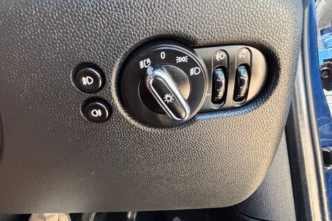 Mini Hatch COOPER.. SERVICE HISTORY.. ONLY ONE OWNER FROM NEW 3