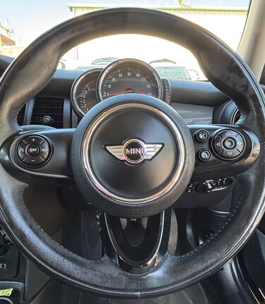 Mini Hatch COOPER.. SERVICE HISTORY.. ONLY ONE OWNER FROM NEW 3