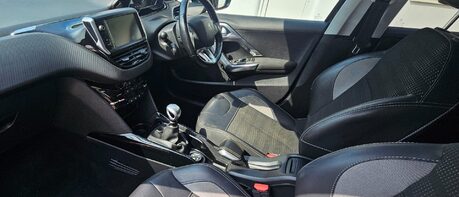 Peugeot 2008 S/S ALLURE.. ONLY ONE OWNER FROM NEW.. 5 SERVICES INCLUDING CAMBELT CHANGE  1