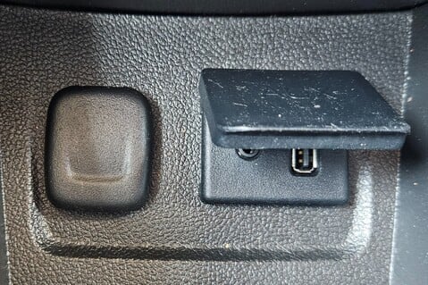 Vauxhall Mokka TECH LINE..1 PREVIOUS OWNER.. 6 SERVICES..SAT NAV.. 35