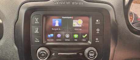 Jeep Renegade LONGITUDE.. SERVICE HISTORY.. 1 PREVIOUS KEEPER.. SAT NAV..AIR CON..DAB.. 1