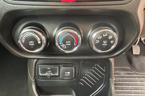 Jeep Renegade LONGITUDE.. SERVICE HISTORY.. 1 PREVIOUS KEEPER.. STUNNING EXAMPLE 22