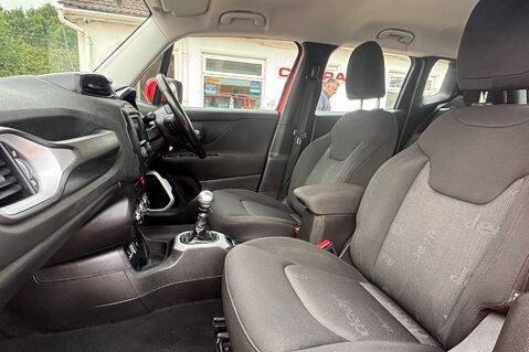 Jeep Renegade LONGITUDE.. SERVICE HISTORY.. 1 PREVIOUS KEEPER.. STUNNING EXAMPLE 24
