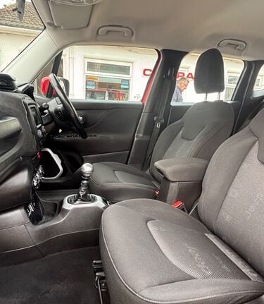 Jeep Renegade LONGITUDE.. SERVICE HISTORY.. 1 PREVIOUS KEEPER.. SAT NAV..AIR CON..DAB.. 3