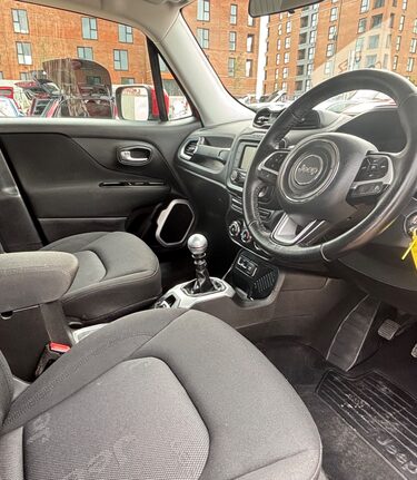 Jeep Renegade LONGITUDE.. SERVICE HISTORY.. 1 PREVIOUS KEEPER.. STUNNING EXAMPLE 3