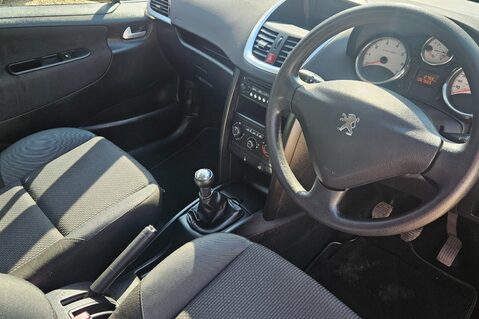 Peugeot 207 1.4 VERVE 5 DOOR.. LOW INSURANCE.. BLUETOOTH..9 SERVICES..STUNNING EXAMPLE 11