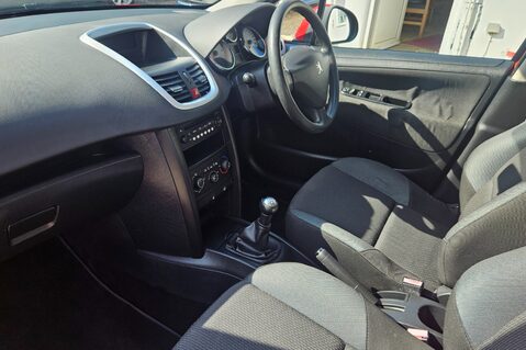 Peugeot 207 1.4 VERVE 5 DOOR.. LOW INSURANCE.. BLUETOOTH..9 SERVICES..STUNNING EXAMPLE 17