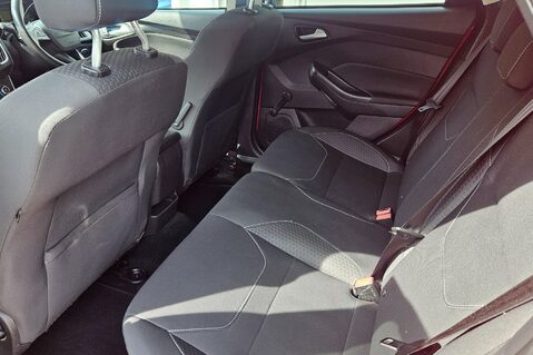 Ford Focus 1.6 ZETEC TDCI £20 TAX.. 9 SERVICES.. ONLY £20 R/TAX.. STUNNING COLOUR 17