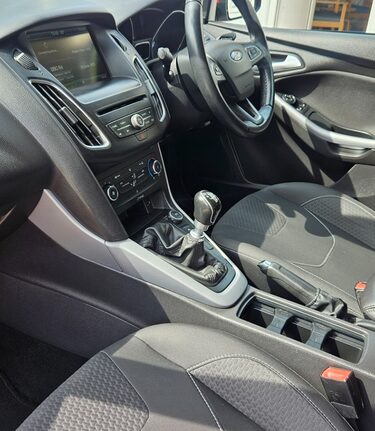 Ford Focus 1.6 ZETEC TDCI £20 TAX.. 9 SERVICES.. ONLY £20 R/TAX.. BLUETOOTH.. AIR CON. 3