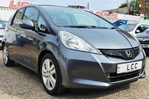 Honda Jazz I-VTEC ES PLUS..1 PREVIOUS OWNER... 9 SERVICES.. STUNNING EXAMPLE..  9