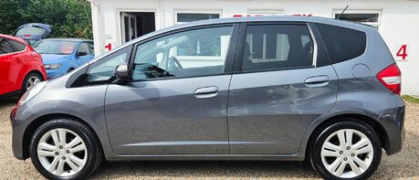 Honda Jazz I-VTEC ES PLUS..1 PREVIOUS OWNER... 9 SERVICES.. STUNNING EXAMPLE..  1