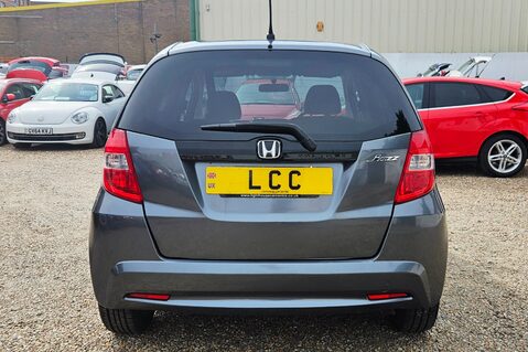 Honda Jazz I-VTEC ES PLUS..1 PREVIOUS OWNER... 9 SERVICES.. STUNNING EXAMPLE..  8