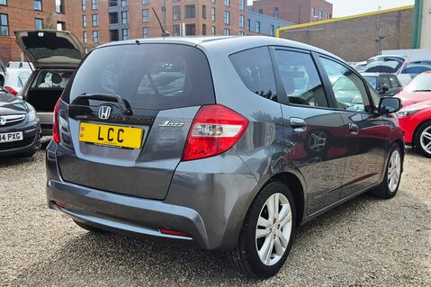 Honda Jazz I-VTEC ES PLUS..1 PREVIOUS OWNER... 9 SERVICES.. STUNNING EXAMPLE..  10