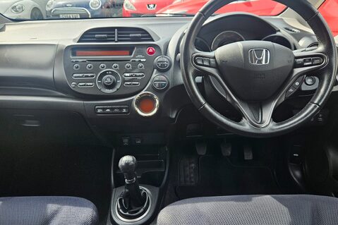 Honda Jazz I-VTEC ES PLUS..1 PREVIOUS OWNER... 9 SERVICES.. STUNNING EXAMPLE..  13