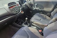 Honda Jazz I-VTEC ES PLUS..1 PREVIOUS OWNER... 9 SERVICES.. STUNNING EXAMPLE..  16