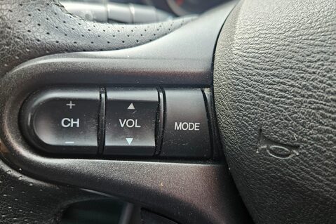 Honda Jazz I-VTEC ES PLUS..1 PREVIOUS OWNER... 9 SERVICES.. STUNNING EXAMPLE..  21